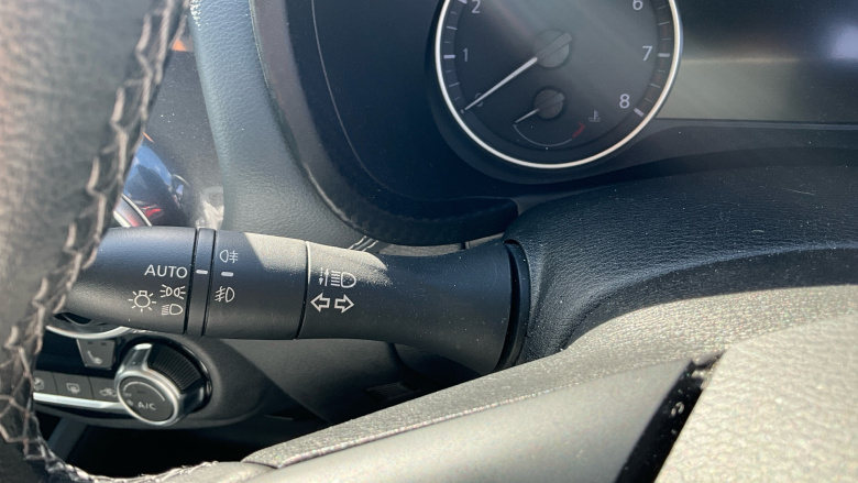 Nissan Juke 1.0 DiG-T 114 Tekna 5dr Petrol Hatchback